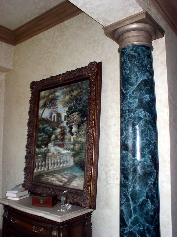 Faux of marbelized columns